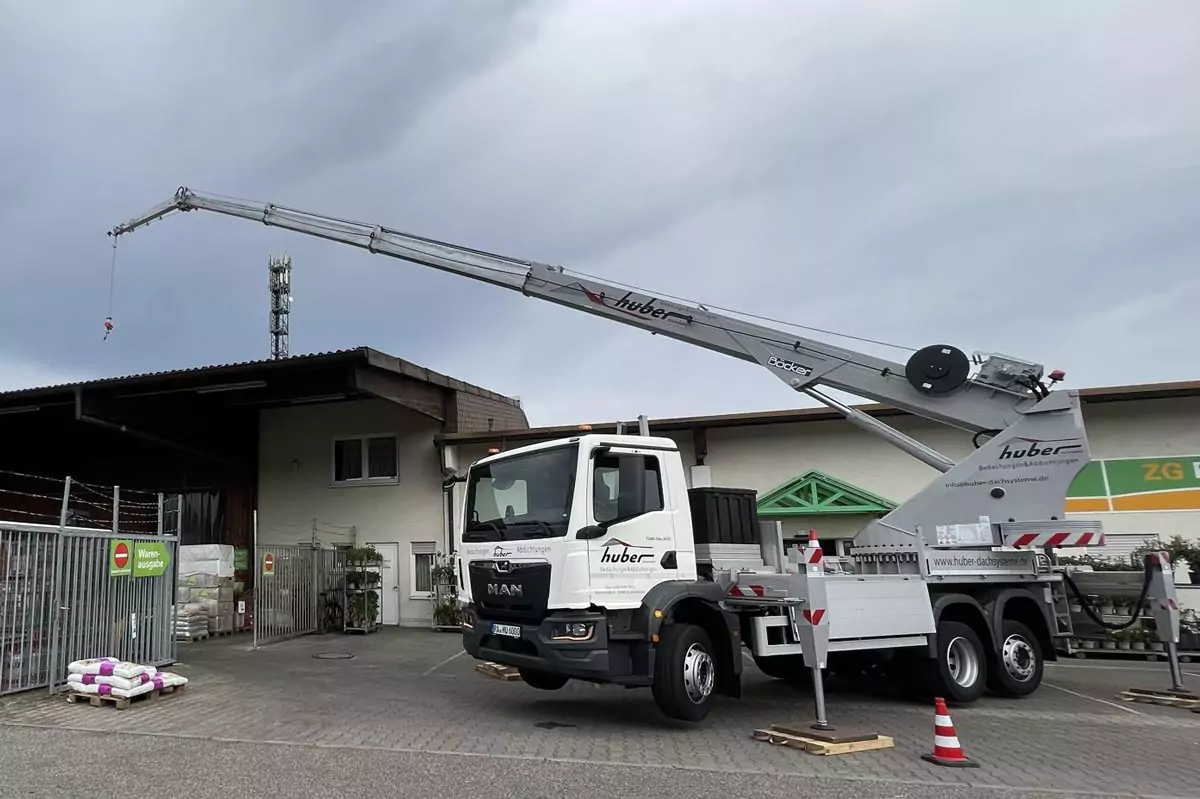 Aufnahme eines Firmenfahrzeugs / Hubarbeitsbühne